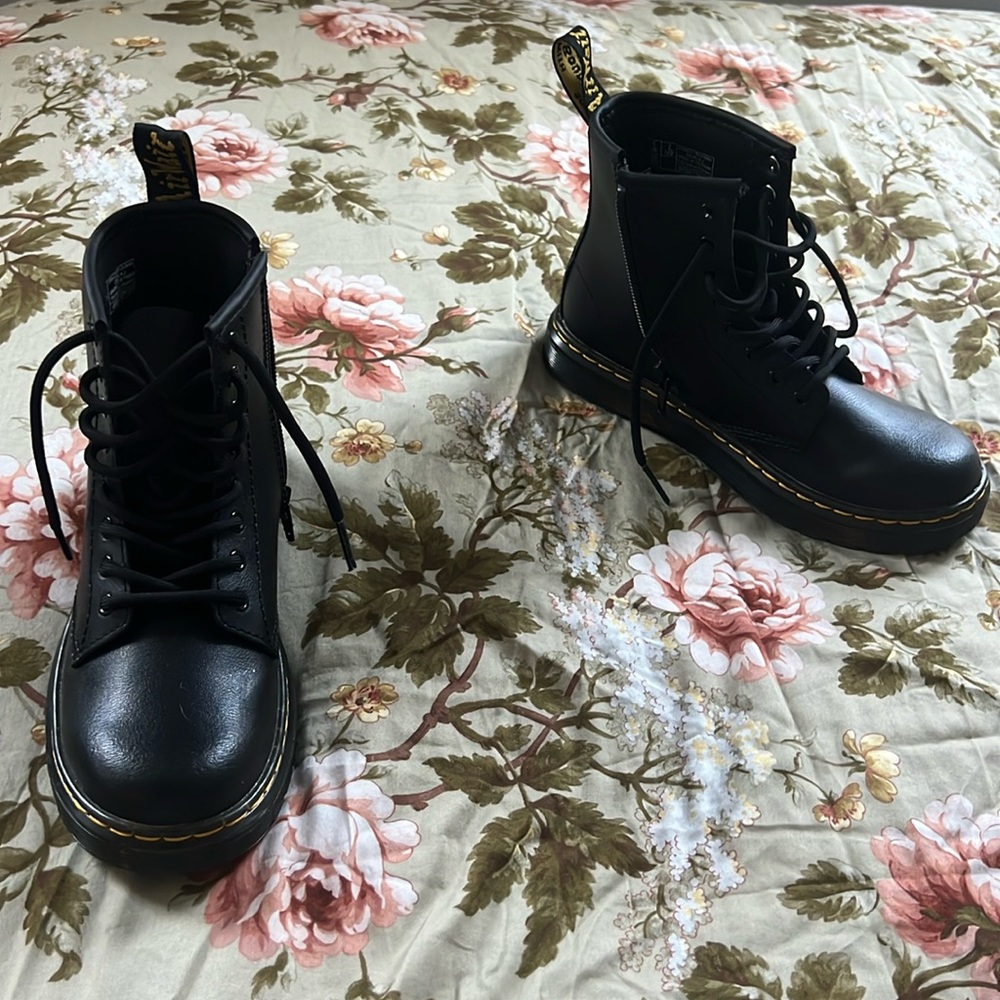 New Dr Martens Kids' Boots Girls size 2